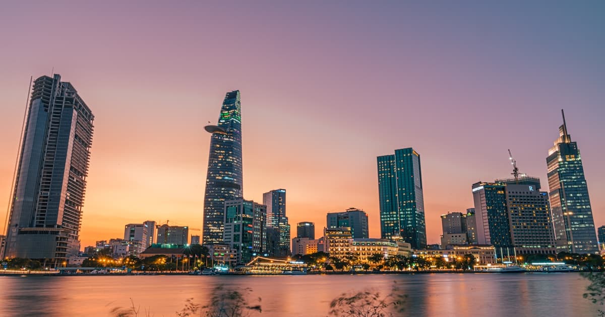 Xe ghép TP.HCM – Đồng Nai: Giá vé, KCN Biên Hòa và thác Giang Điền